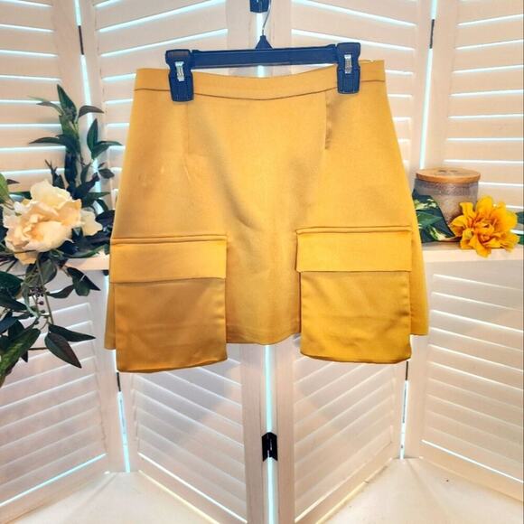 GIGIIS MUSTARD NEW SILK LIKE SHORTS WITH POCKETS SIZE XS MADE IN TURKEY - Picture 1 of 9